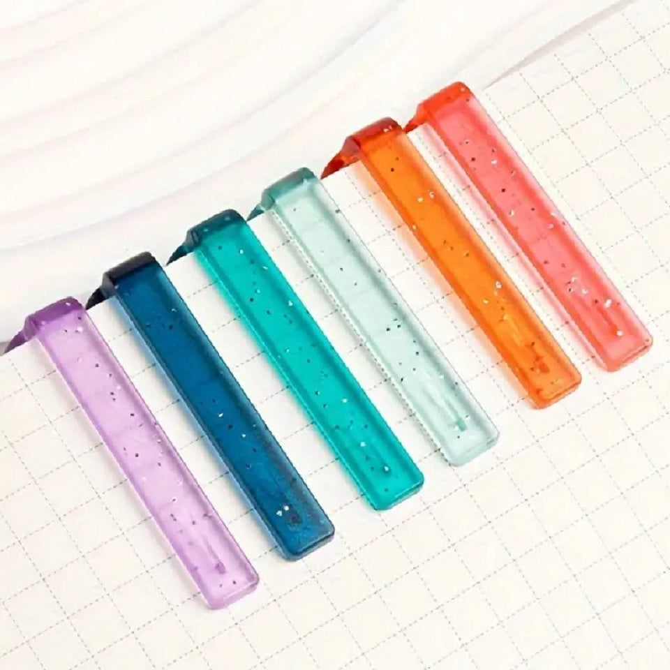 un lot de 6 stylos au motif de fleurs de sakura mais aussi de formes géométriques et des couleurs issues de l'esthétisme japonais. Leur bouchon est pailleté