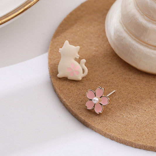 Boucles d'oreilles chat blanc et sakura rose