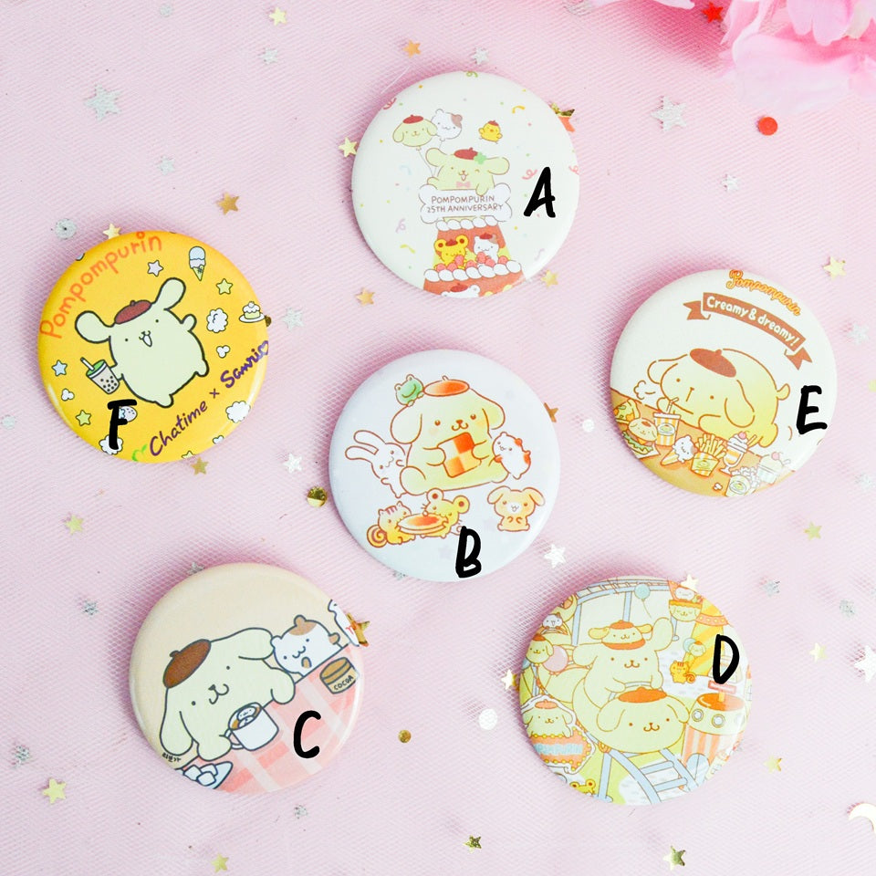 des badges aux illustrations inspirées du personnage Pompompurin de Sanrio. Pompompurin dans différentes scènes tendres et douces