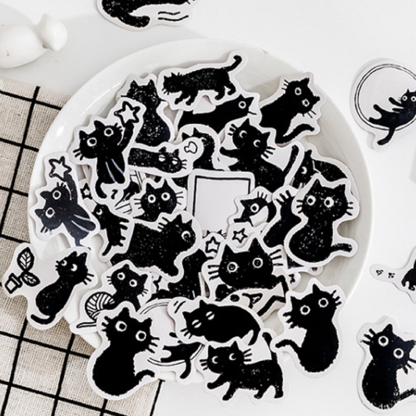 Boite de stickers chats noirs
