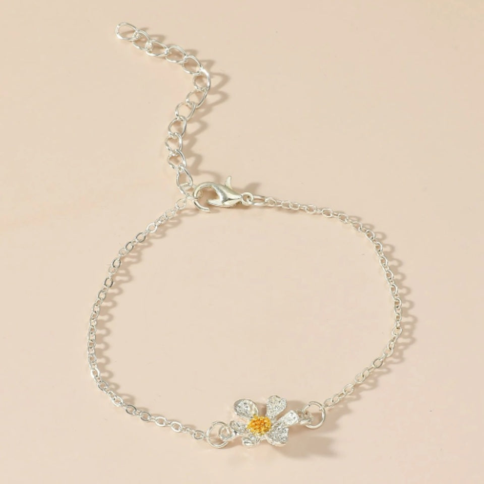 bracelet fleur cosmos argenté coeur jaune, style printanier, floral, romantique, bijou élégant