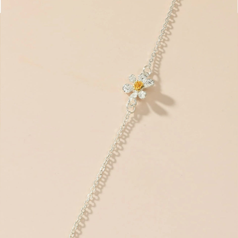 bracelet fleur cosmos argenté coeur jaune, style printanier, floral, romantique, bijou élégant