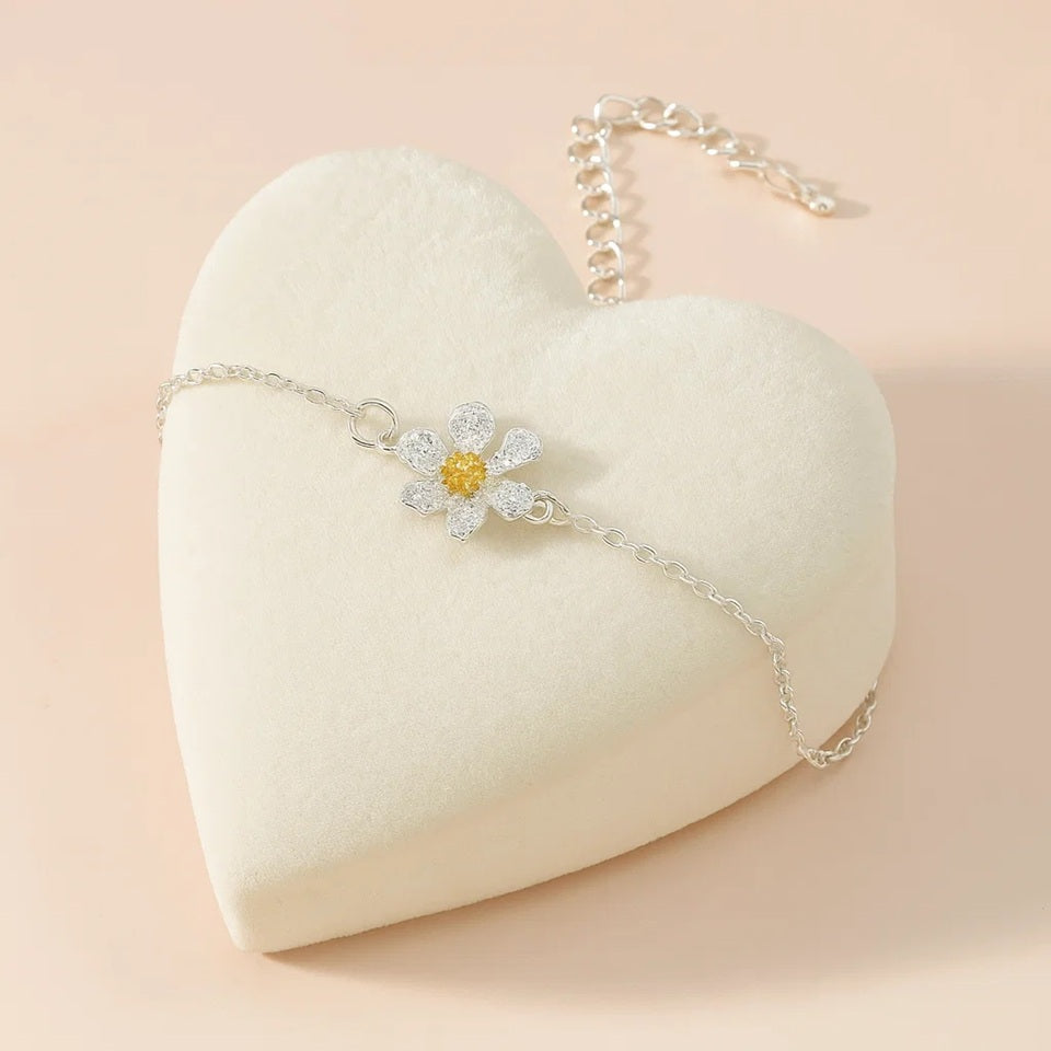 bracelet fleur cosmos argenté coeur jaune, style printanier, floral, romantique, bijou élégant