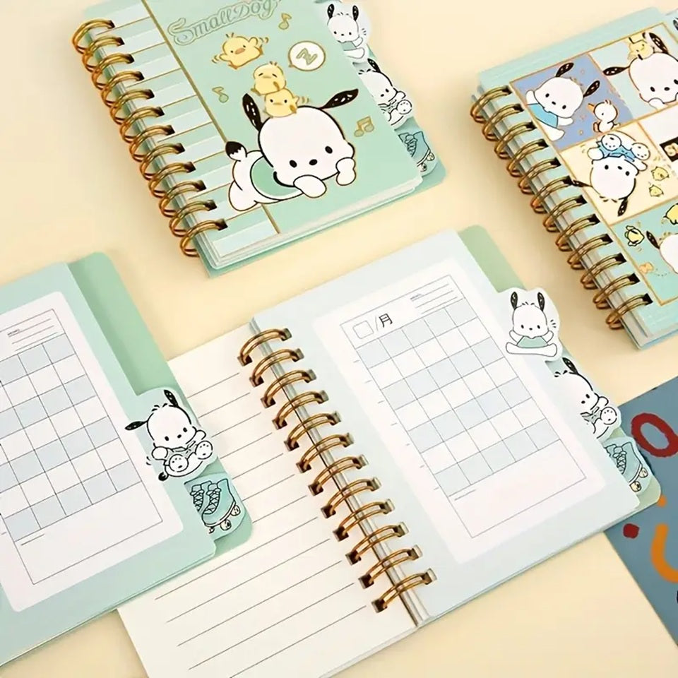 des carnets de couleur verte inspirés du personnage de Sanrio : Pochacco le petit chien Retrouvez-le dans différentes illustrations mignonnes. A l'intérieur des carnets, on trouve des intercalaires pour optimiser ses notes.