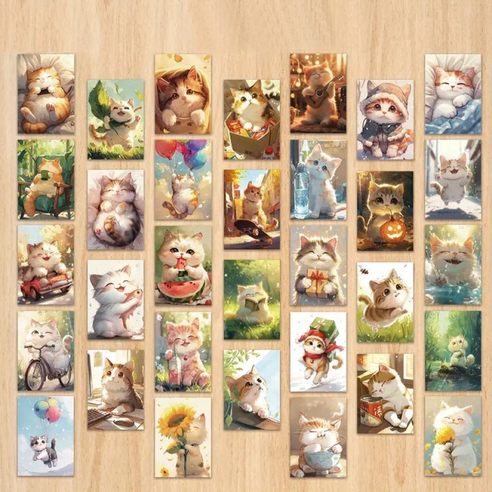 des cartes postales d'illustrations dessinées de chats de toutes les couleurs et dans des poses, des expressions et scènes différentes mais toujours pleine de tendresse et de douceur.