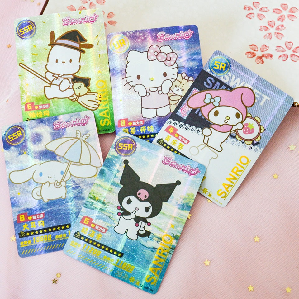 un paquet de cinq cartes mystères d'illustrations sur les personnages Sanrio. Parfaites pour les collectionneurs.