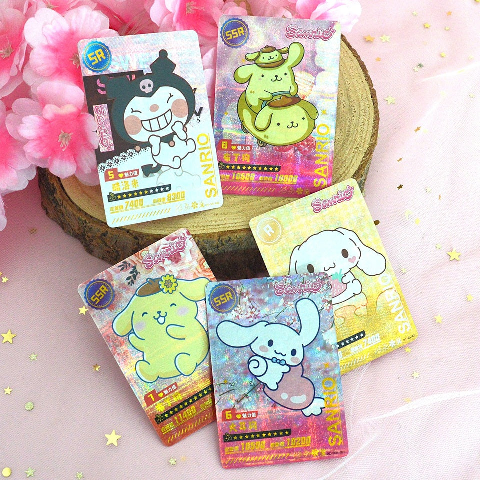 un paquet de cinq cartes mystères d'illustrations sur les personnages Sanrio. Parfaites pour les collectionneurs.