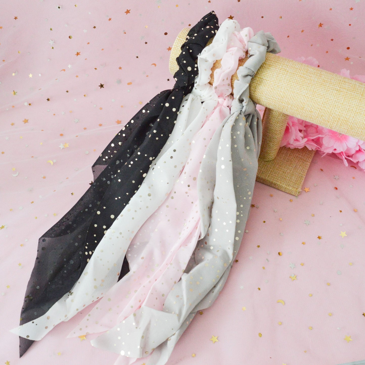 Chouchou foulard à pois dorés