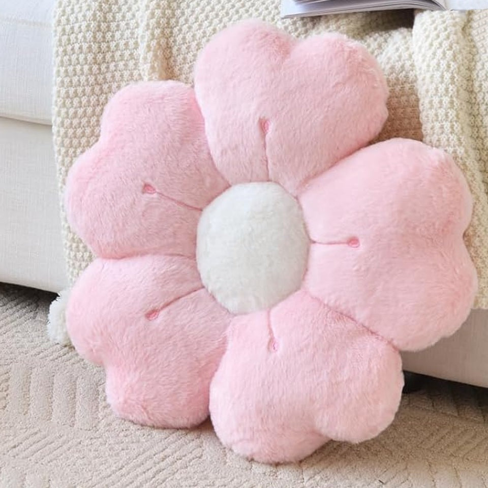 un coussin tout doux et moelleux en forme de fleur de sakura rose. Douceur et tendresse pour un coin déco floral et mignon