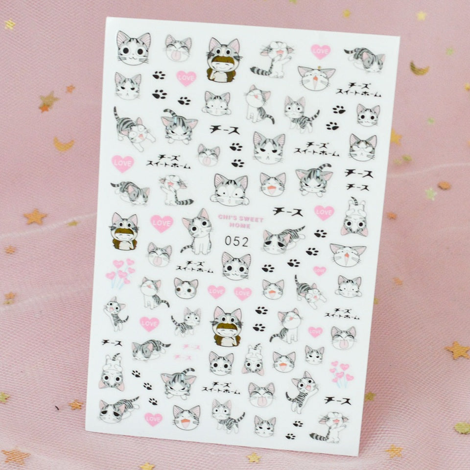 des stickers nail art représentant Chi le chat rigolo et malicieux. Faciles et rapides à utiliser pour une manucure adorable !