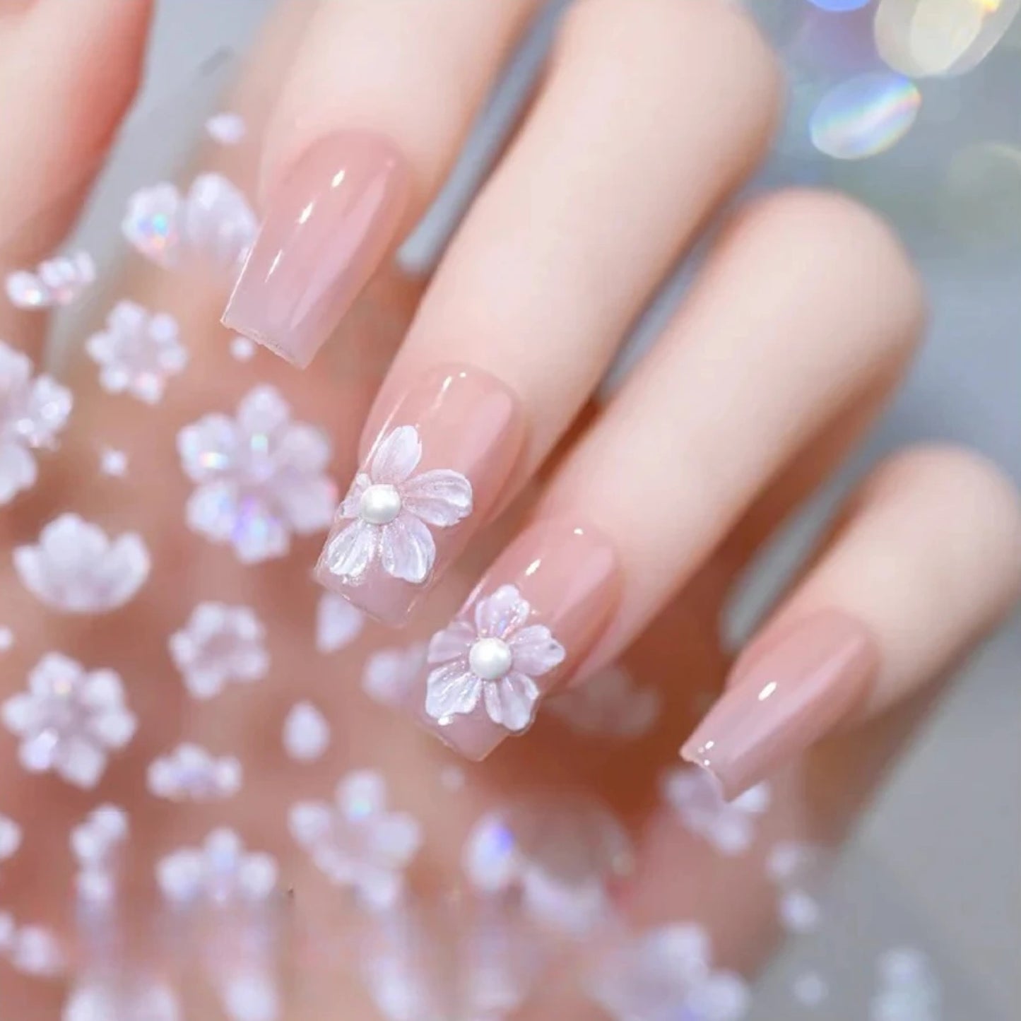 Déco nail art fleurs blanches