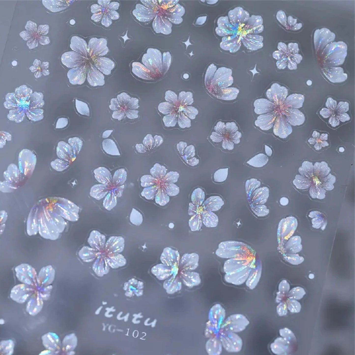 Déco nail art fleurs blanches
