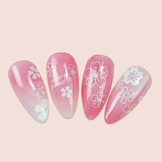 Déco nail art fleurs de sakura blanches