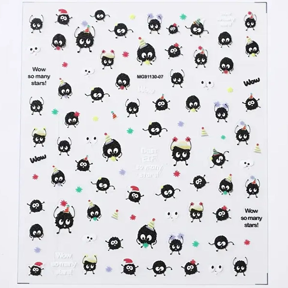 des stickers nail art inspirés des noiraudes dans Mon voisin Totoro et Le voyage de Chihiro. Toutes mignonnes avec leurs expressions amusantes et leurs poses rigolotes, vous les retrouvez avec leur sucrerie préférées en forme d'étoiles colorés.