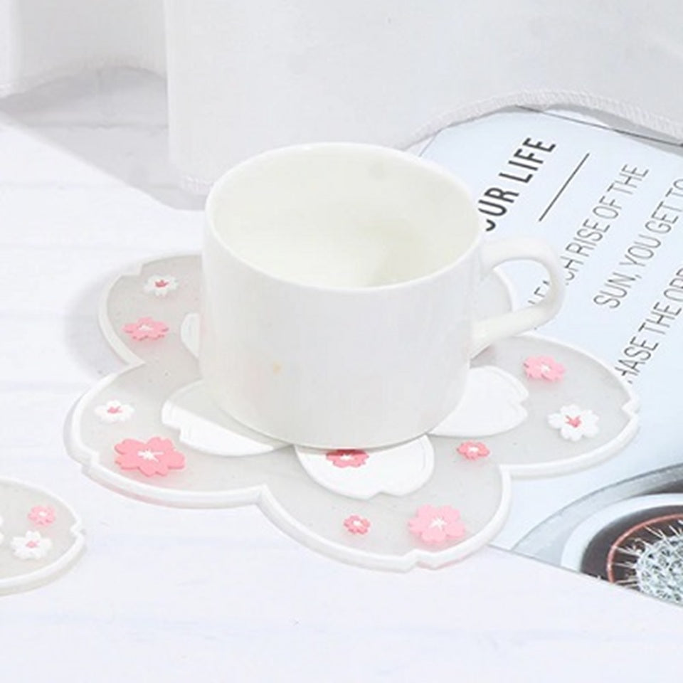un dessous de verre en forme de fleur de sakura blanche pailleté. Joli élément de décoration