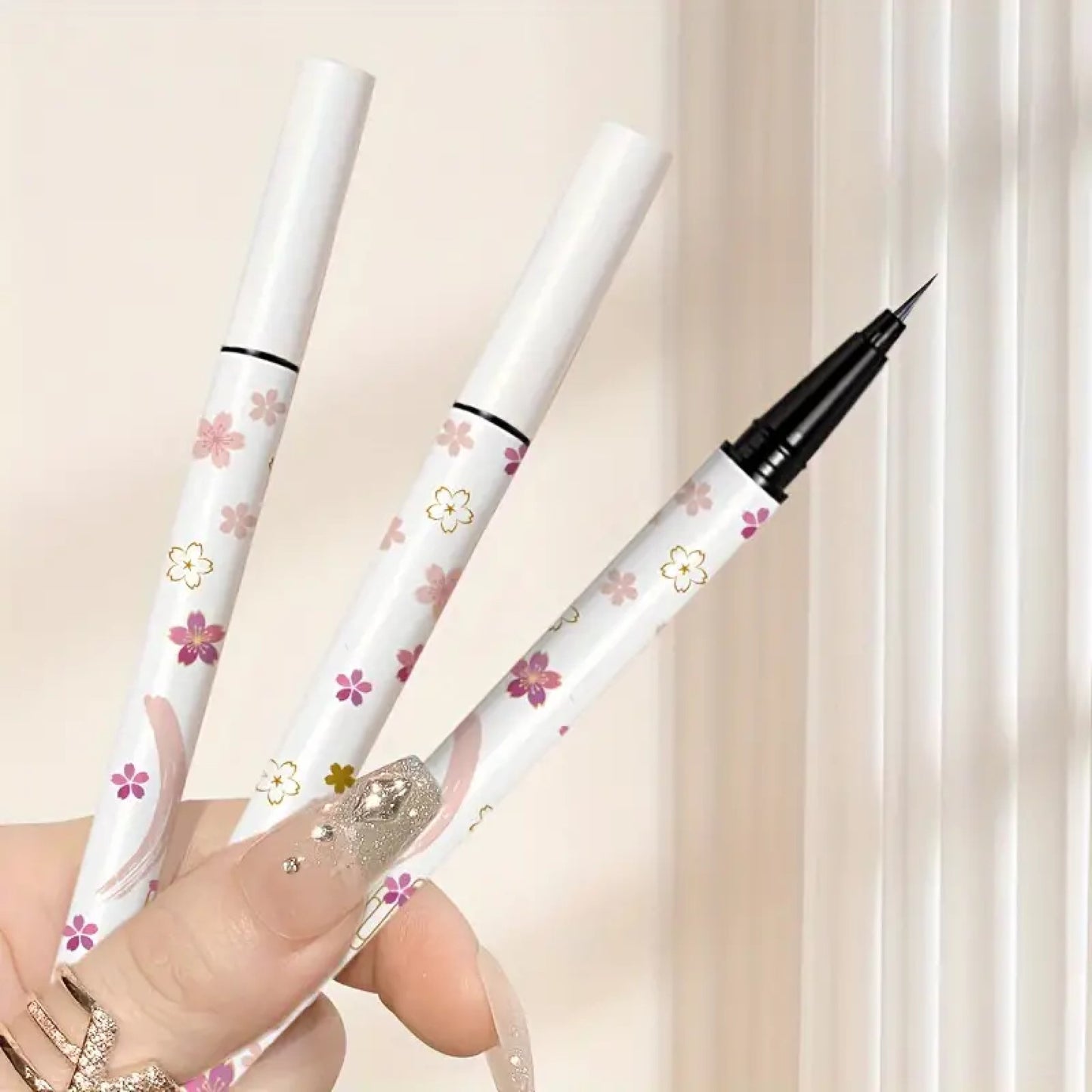Eyeliner fleur de sakura