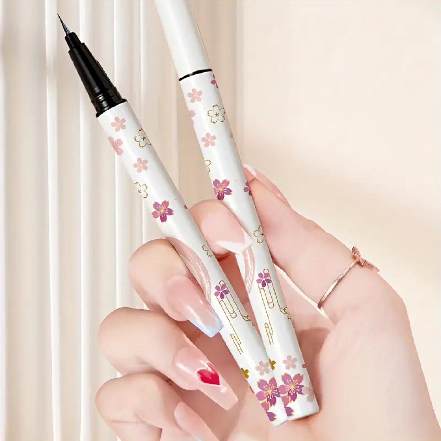 Eyeliner fleur de sakura