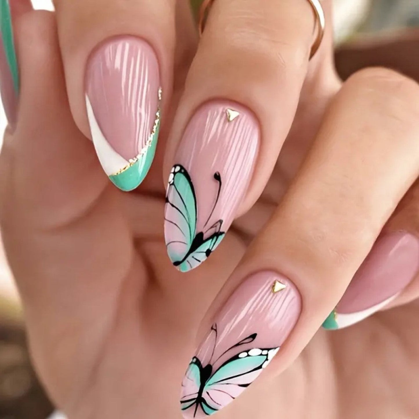 Faux ongles press on nails motif papillons