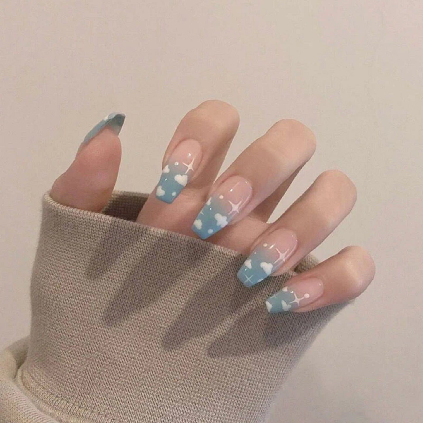 Faux ongles press on nails motif nuages
