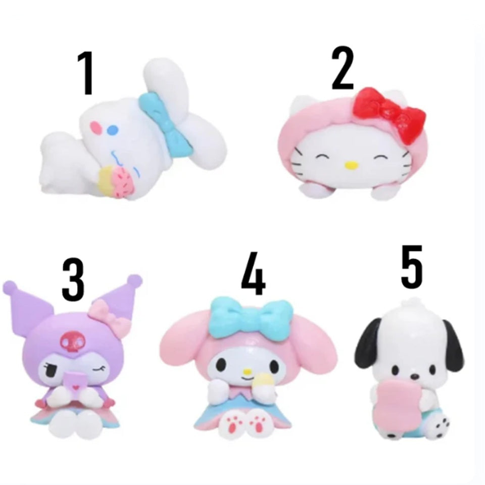 des figurines des personnages de Sanrio : Kuromi, Cinnamoroll, My Melody, Hello Kitty et Pochacco. Mini format mais maxi effet en décoration