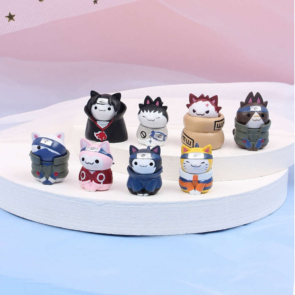 Les personnages du manga Naruto sous forme de chats hyper stylés et mignons. Kakashi, Naruto, Sakura, Gaara, Sasuke, Shikamaru, Iruka et Itachi sont adorables avec leurs habits respectifs et leurs signes distinctifs