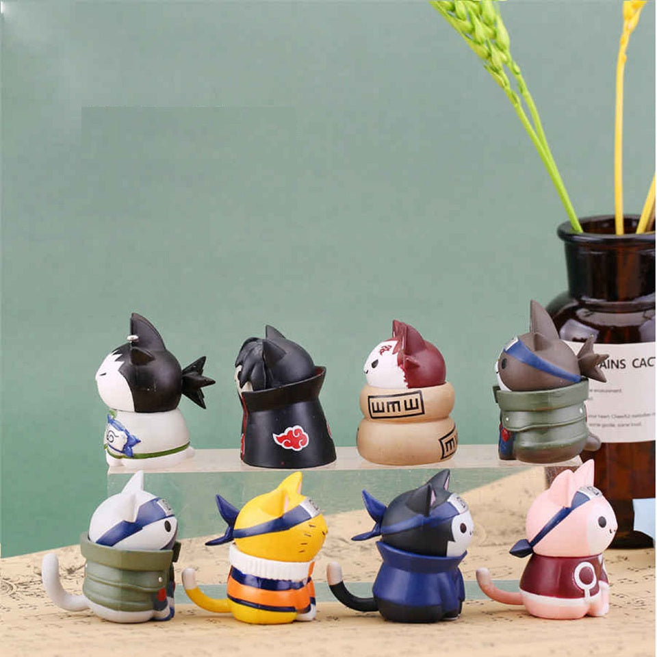 Les personnages du manga Naruto sous forme de chats hyper stylés et mignons. Kakashi, Naruto, Sakura, Gaara, Sasuke, Shikamaru, Iruka et Itachi sont adorables avec leurs habits respectifs et leurs signes distinctifs