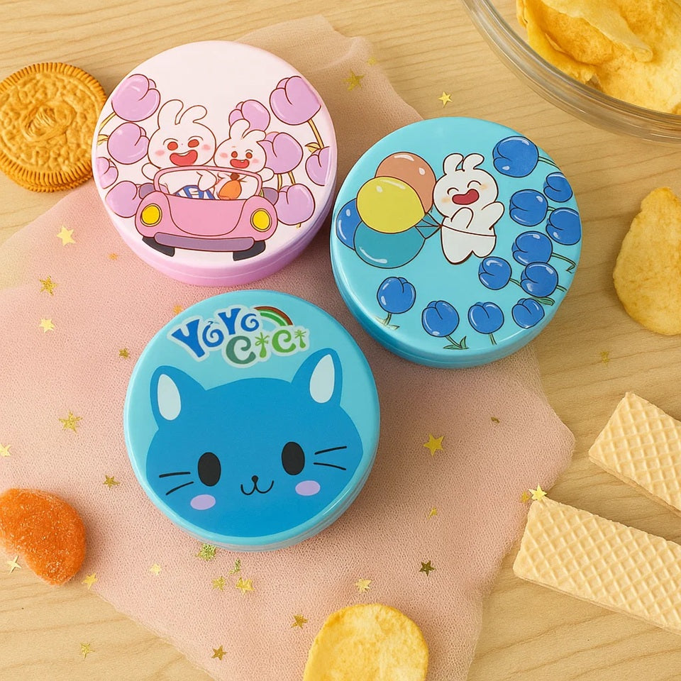 des gobelets en plastique rétractables au design ultra kawaii et trop mignon. pratiques pour boire à l'extérieur