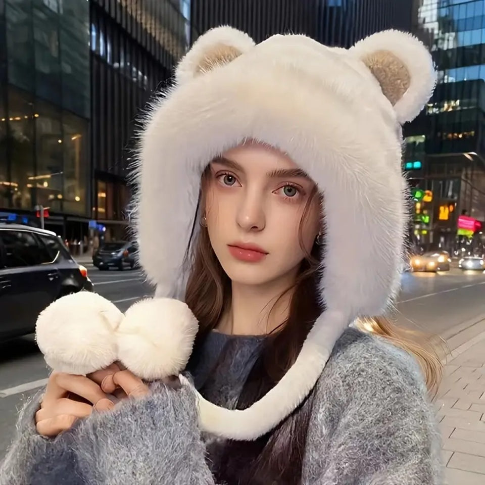 un bonnet tout fluffy et super doux doté d'oreilles d'ourson trop choupi et deux pompons