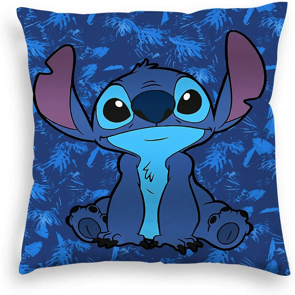 une housse de coussin Stitch en polyester. Design mignon fidèle au personnage du film Lilo et Stitch.