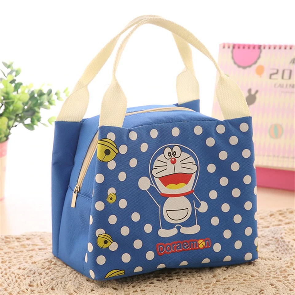 un sac isotherme au motif Doraemon pour transporter facilement votre boite repas, vos sandwichs et boissons.