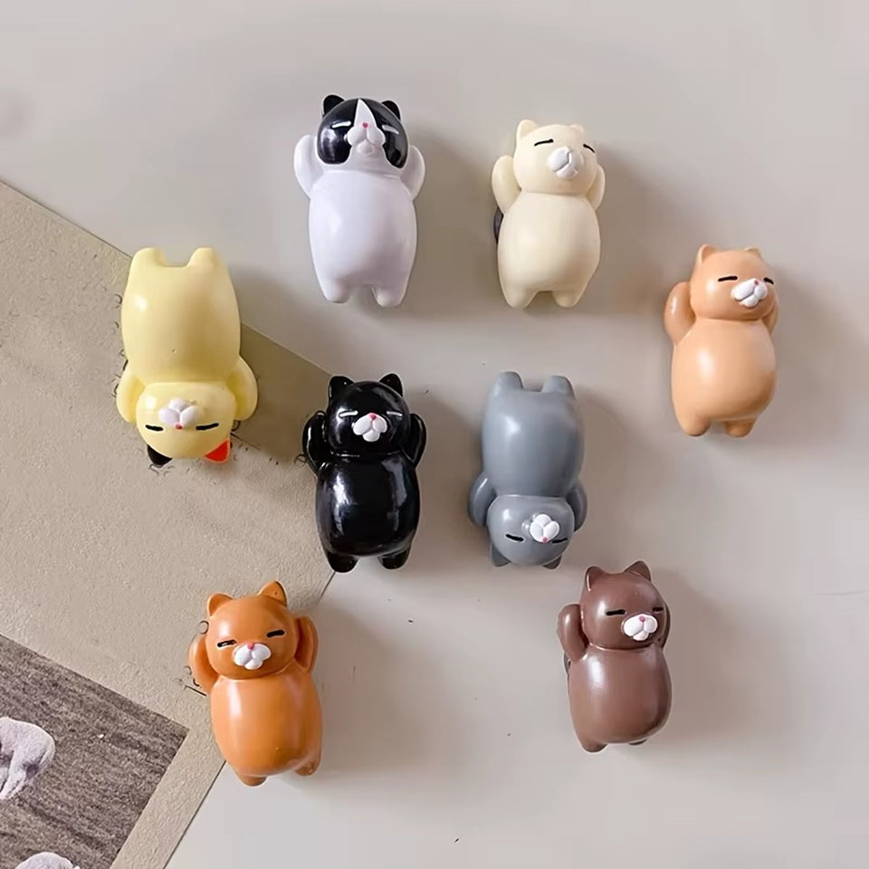 des magnets très mignons en forme de chats colorés et bien dodus avec leur gros ventre.