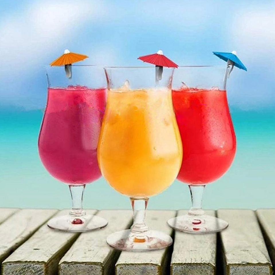 un lot de 6 marque verres en forme d'ombrelles colorées. A poser sur des verres, elles mettent du pep's et du fun à votre table et ajoute un petit air d'été à vos apéros
