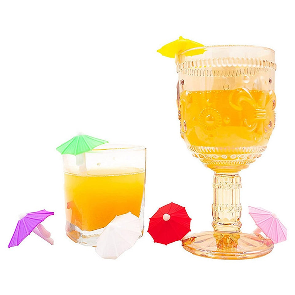 un lot de 6 marque verres en forme d'ombrelles colorées. A poser sur des verres, elles mettent du pep's et du fun à votre table et ajoute un petit air d'été à vos apéros
