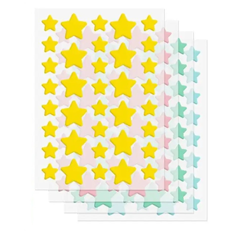 des patch anti acné en forme d'étoiles colorées pour combattre les petits boutons. Bye bye les boutons, votre peau est nourrit et hydratée en même temps.