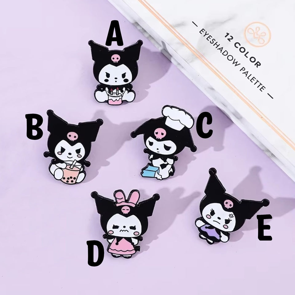 des pin's représentant la douce et rebelle kuromi. Retrouvez-la dans différentes poses et expressions qui mettent en avant son caractère joueur et malin.