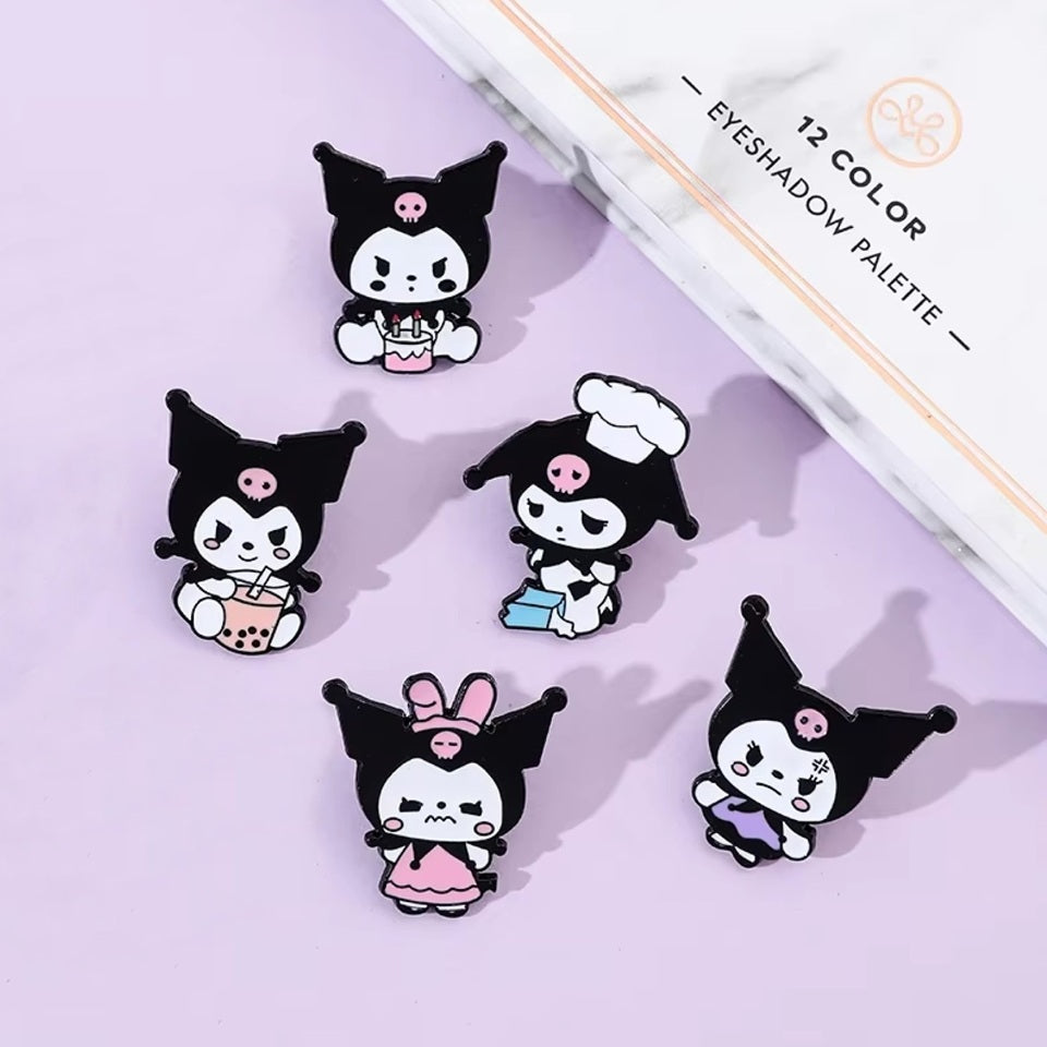 des pin's représentant la douce et rebelle kuromi. Retrouvez-la dans différentes poses et expressions qui mettent en avant son caractère joueur et malin.