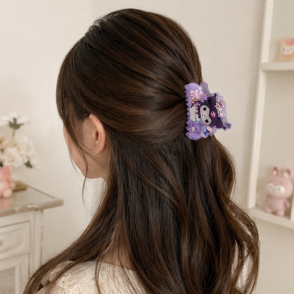 Pinces à cheveux kawaii inspirées de l’univers Sanrio avec Hello Kitty, Kuromi, My Melody et Pochacco. Accessoires colorés aux tons pastel avec design adorable et brillant, parfaits pour ajouter une touche cute et girly à une coiffure. Style japonais mignon et tendance dans une ambiance douce et féminine.