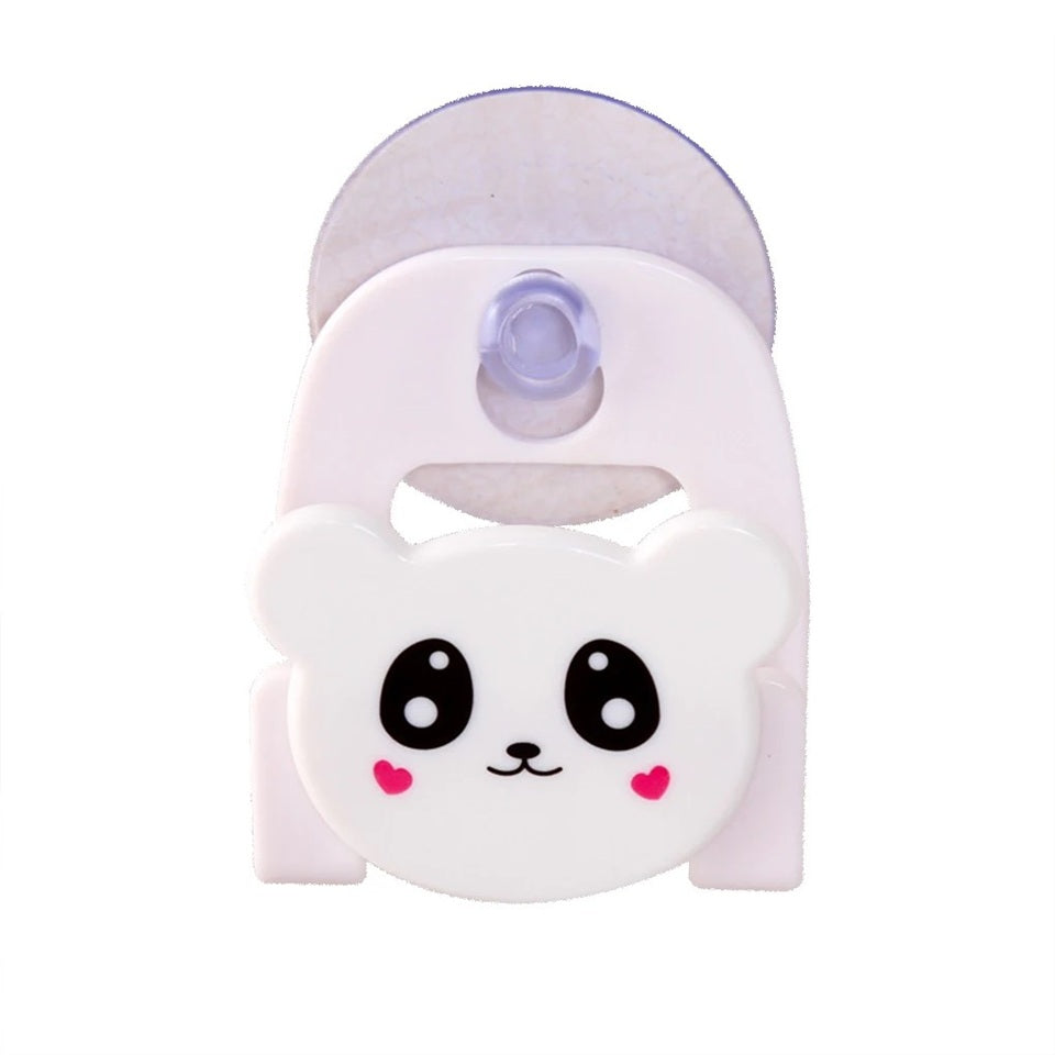 un porte éponge panda tout mignon avec sa bouille expressif, ses grands yeux et ses petits coeurs. Pratique, vous pourrez y ranger votre éponge, fini de la laisser trainer dans l'évier.