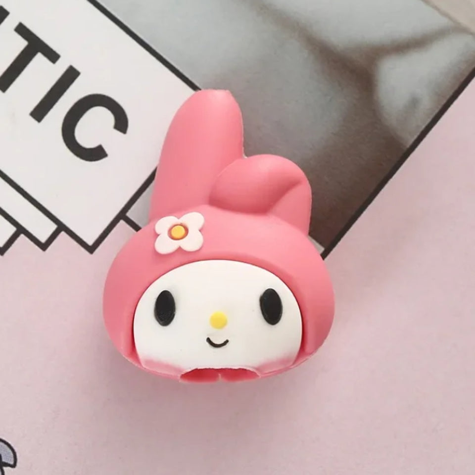 un protège câble en forme de la douce My Melody. Idéal pour protéger et allonger la durée de vie de vos câbles