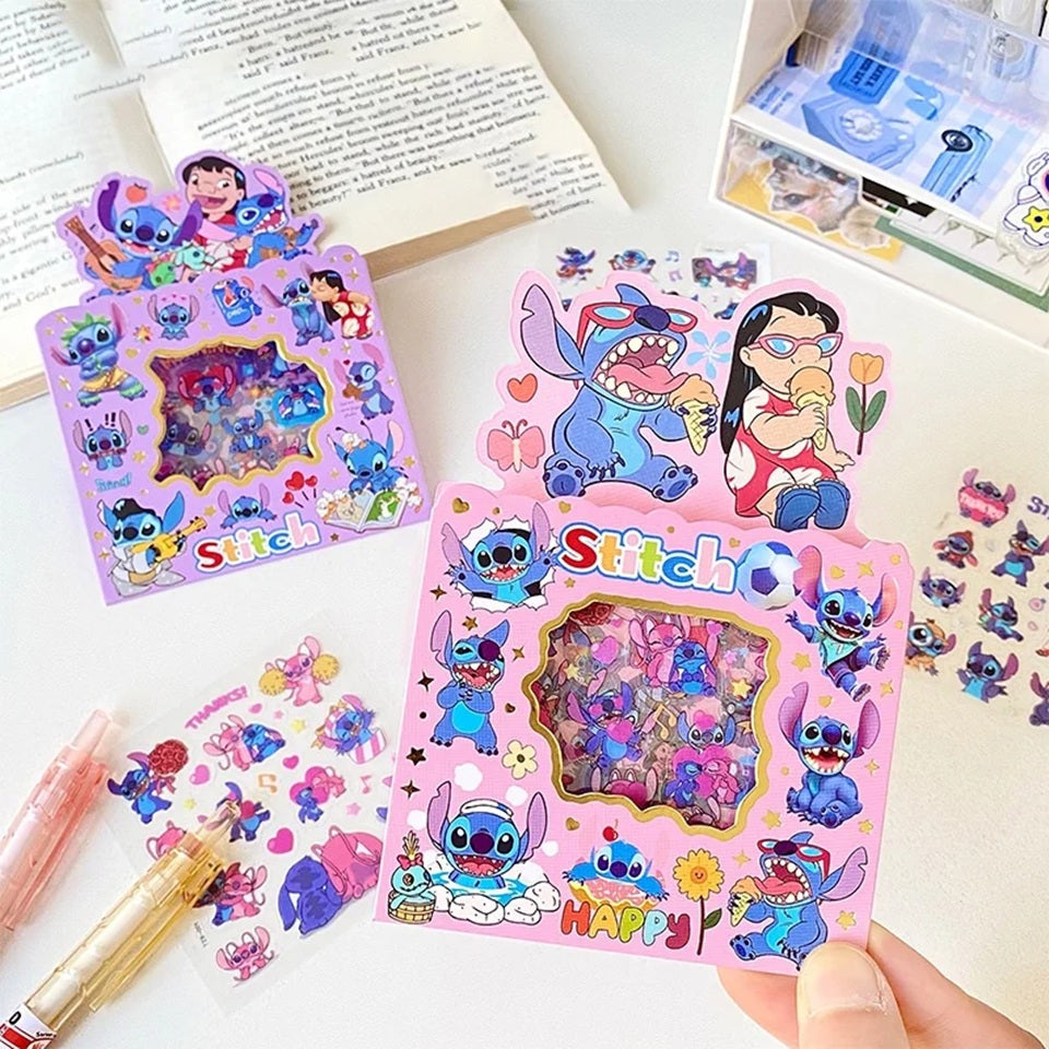 un set de stickers inspirés de Lilo et Stitch, pleins de charme et de complicité. Idéal pour le scrapbooking et pour personnaliser tous les carnets, cahiers etc...