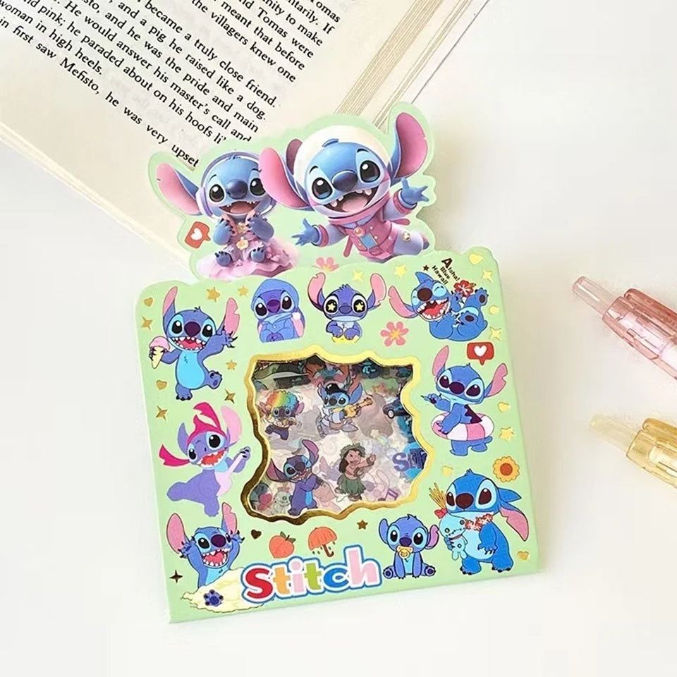 un set de stickers inspirés de Lilo et Stitch, pleins de charme et de complicité. Idéal pour le scrapbooking et pour personnaliser tous les carnets, cahiers etc...