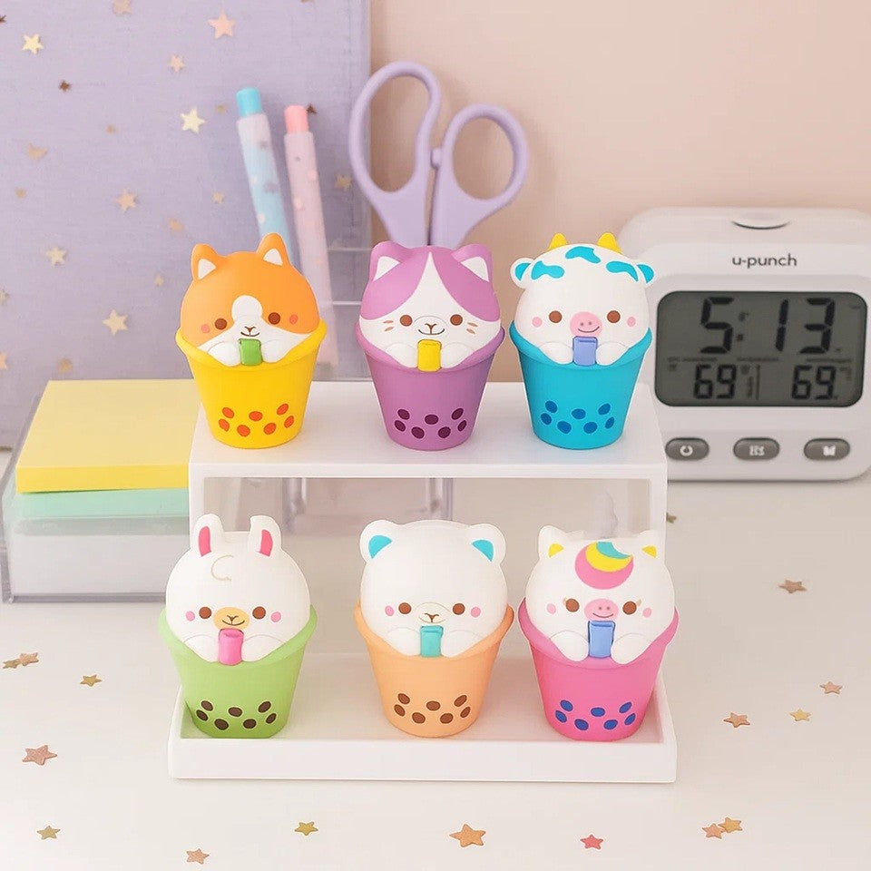 des squishy adorables en forme d'animaux (vache, licorne, chien, chat, lama et ourson) qui boivent un délicieux bubble tea. Colorés, ils ont un effet anti stress !