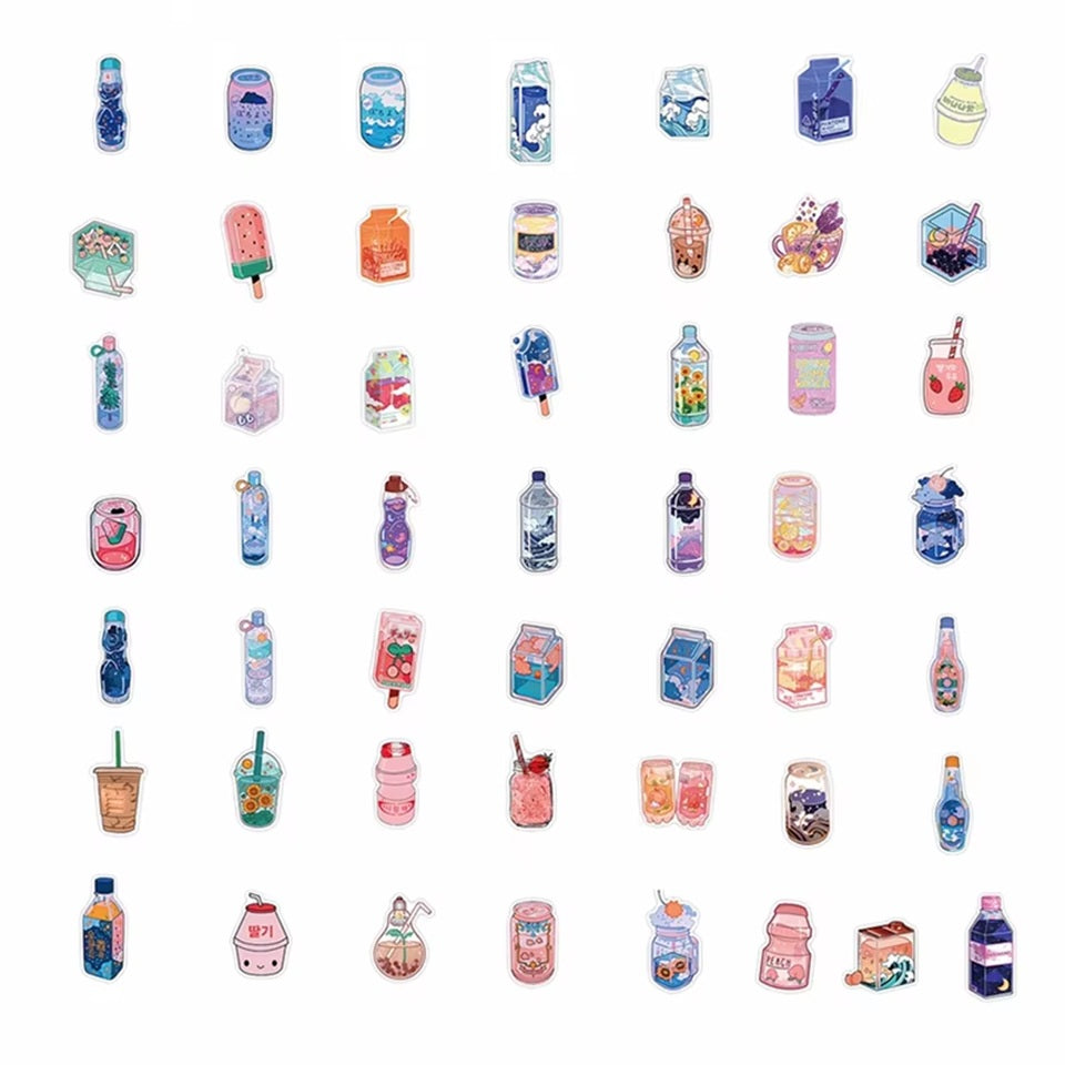 un lot de 20 stickers en forme de boissons colorées et super kawaii : canettes, gobelets, bouteilles, briquettes etc... Ils contiennent des boissons en tout genre avec des fleurs, des fruits ou des étoiles. Ils sont super kawaii et trop mignons !
