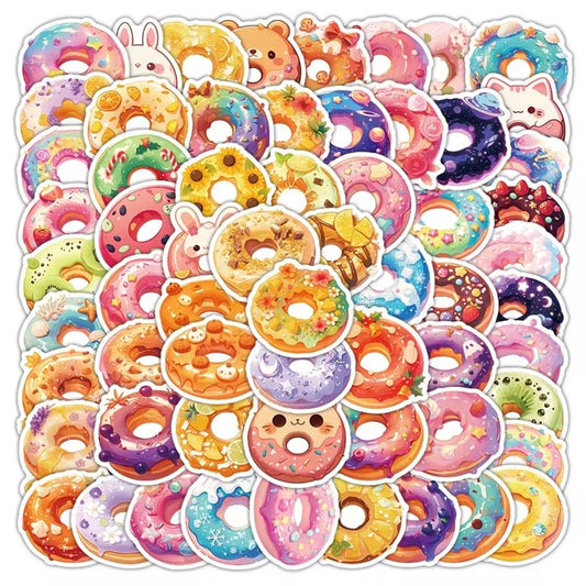 un lot de 20 stickers en forme de donuts hyper gourmands et colorés. Leur glaçage représente différents thèmes et sont décorés de façon hyper kawaii avec divers éléments comme des fleurs, des fruits, du chocolat etc...