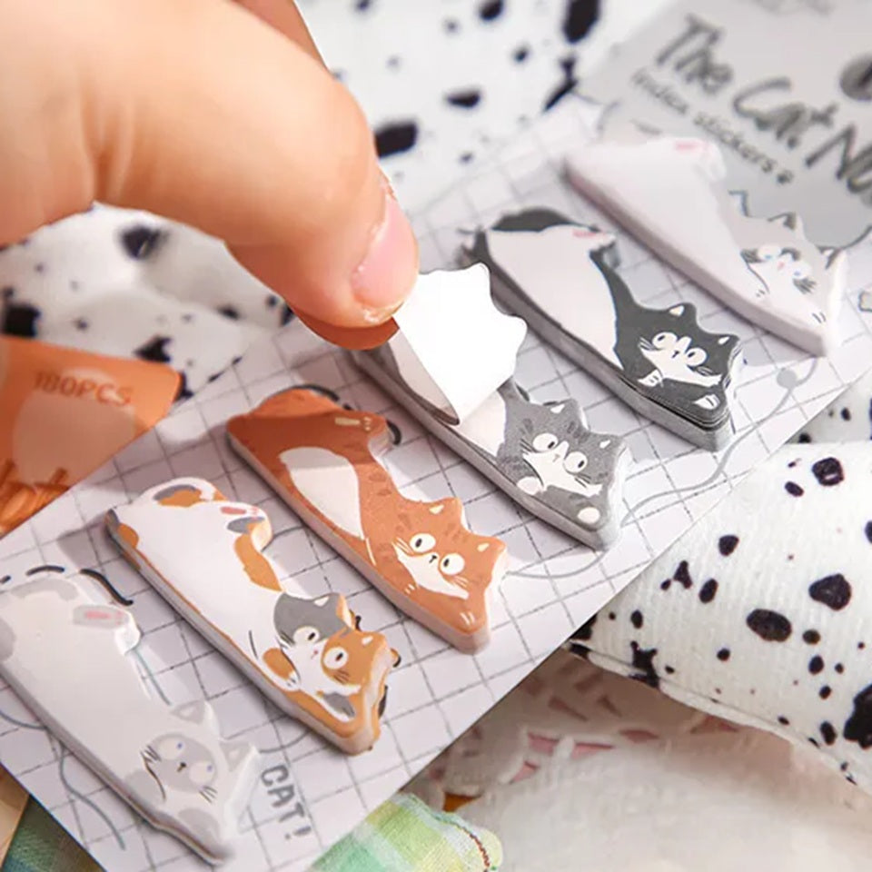 Des sticky notes tout mignon en forme de chats allongés ou jouant avec des pelotes de laine. Ils sont pratiques et utiles pour marquer vos pages préférées, vos notes importantes tout en ajoutant une touche fun et mignonne.