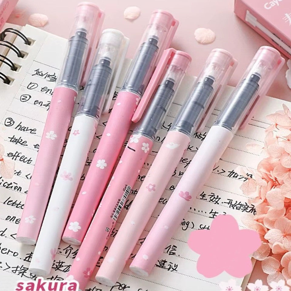 de jolis stylos blancs et roses au motif de fleurs de sakura. Ecriture fine en gel noire, ils rappellent les sakuras éphémères du Japon.
