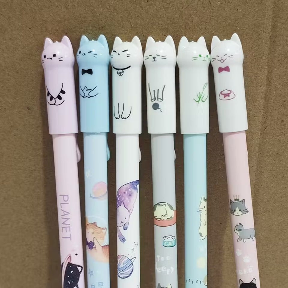 Stylo effacable chat kawaii en cours d'utilisation â Ă©criture et correction sans traces