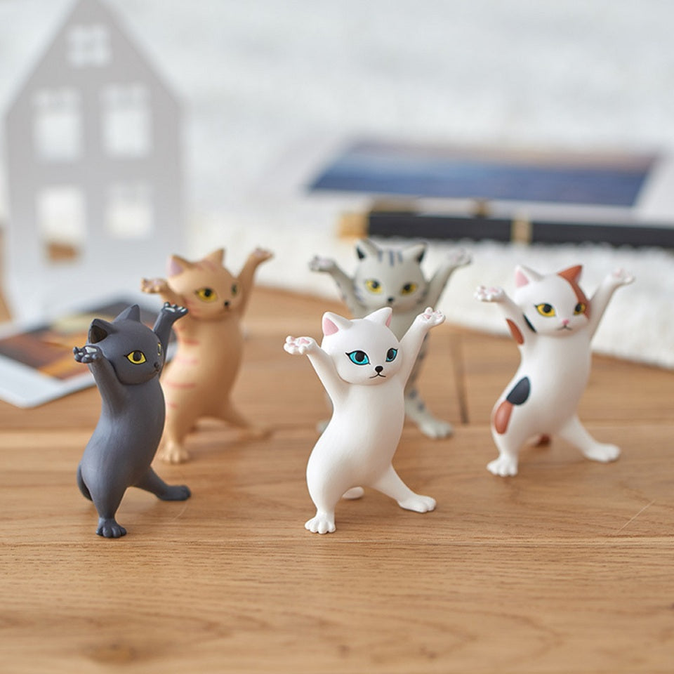 des supports amusants et mignons en forme de chat de plusieurs couleurs. Leurs bras levés vous permet d'y déposer écouteurs, bijoux et tout autre petits objets. Stylé comme élément de décoration.