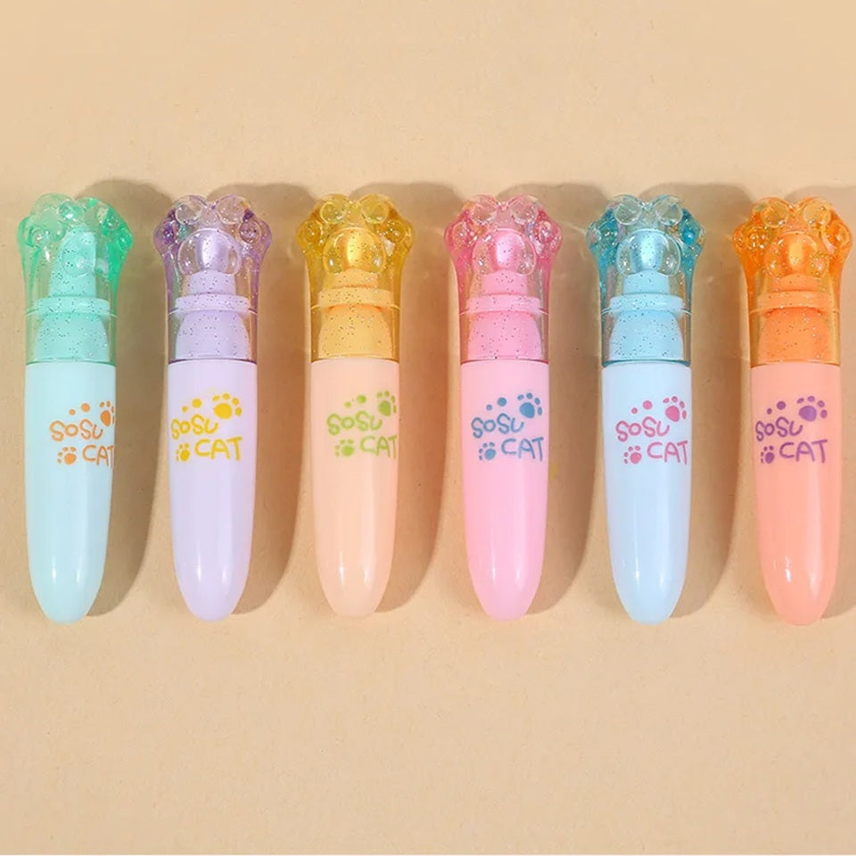 un lot de 6 surligneurs colorés : vert, jaune, violet, rose, orange et bleu dont le capuchon est en forme de patte de chat pailleté. Hyper mignons, adorables et funs à utiliser !