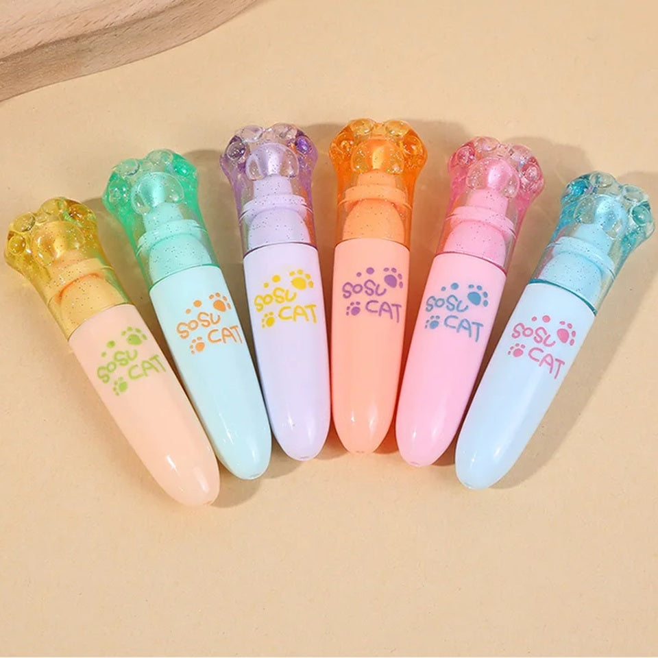 un lot de 6 surligneurs colorés : vert, jaune, violet, rose, orange et bleu dont le capuchon est en forme de patte de chat pailleté. Hyper mignons, adorables et funs à utiliser !